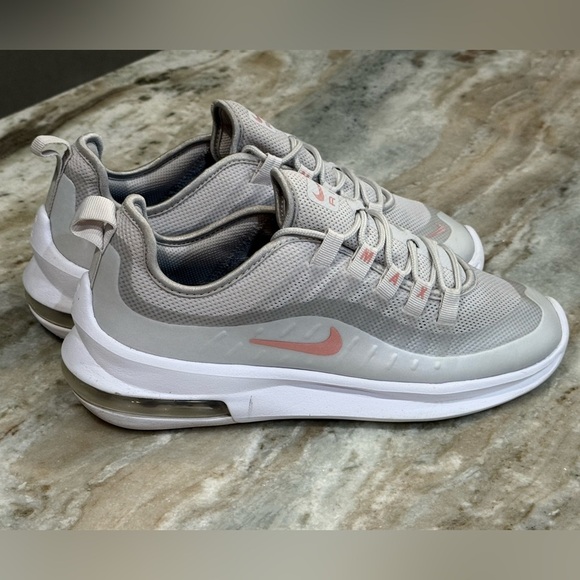 Women’s NIKE Air Max Axis Athletic sneakers- Size 8 - Picture 3 of 11